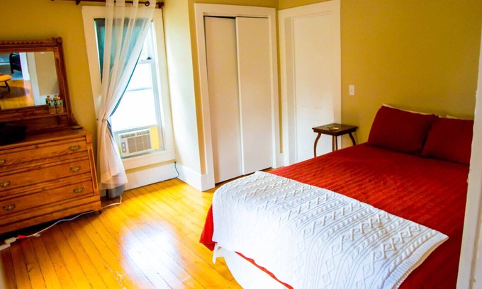 Hamilton Maison | Beautiful, Spacious Home in the Heart of Hamilton & Colgate