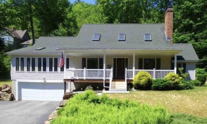 Gilford Maison | Beautiful Spacious Home w/Game Room.