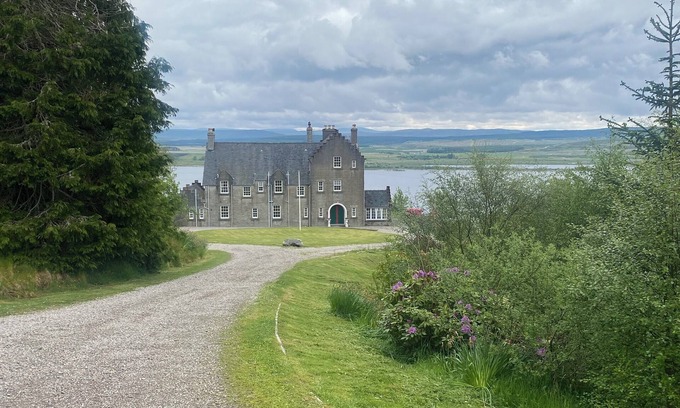 Lairg Maison | Beautiful Sporting Lodge on Rural Estate overlooking Loch and Deer park