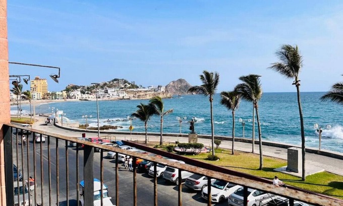 Balcones de Loma Linda Appartement | Beautiful Suite on Malecón with ocean views!
