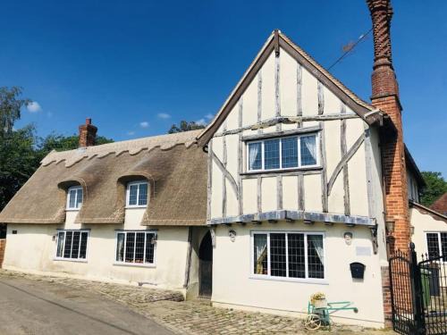 Finchingfield Maison | Beautiful thatched Dynes Cottage Finchingfield sleeps 10