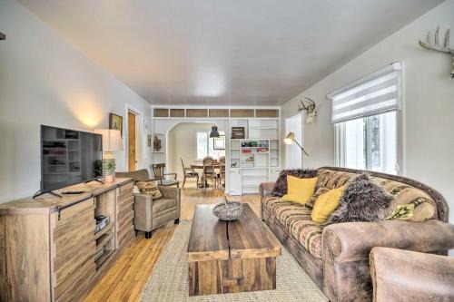 Thermopolis Maison | Beautiful Thermopolis Home with Private Yard and Grill