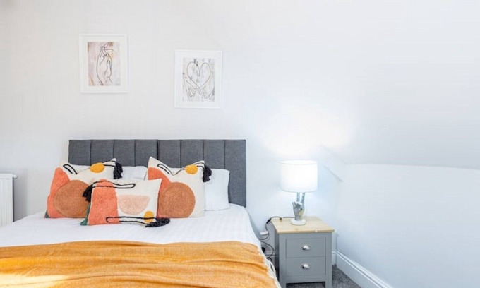 Llandudno Appartement | Beautiful top floor Apartment close to the beach and outdoor pool!