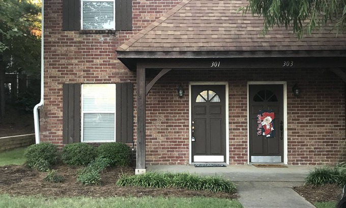 Oxford Maison | Beautiful Townhome in Gated Community 1 mile from Ole Miss