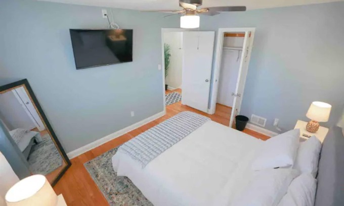 Towson Maison | Beautiful Townhome Minutes from Downtown Towson