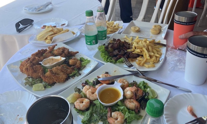 Maria Farinha Maison | Beautiful tropical garden seconds to the beach