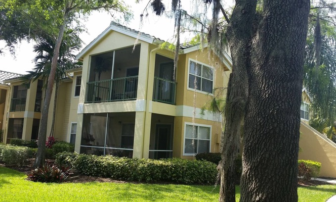 Villas Copropriété | Venetian Palms Condo de 2 chambres à coucher à Fort Myers