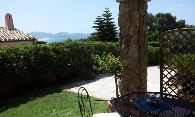 Porto Pino Appartement | Bel appartement de deux pièces dans une villa climatisée