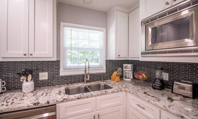 Canton Maison | Beautiful Vacation/Retreat Home in the Heart of Historical Downtown Canton