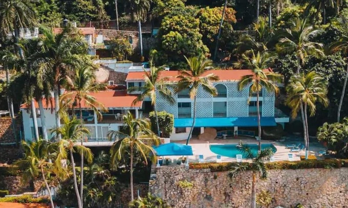 Pichilingue Maison | Beautiful Villa Aldila with Direct Beach Access in Acapulco