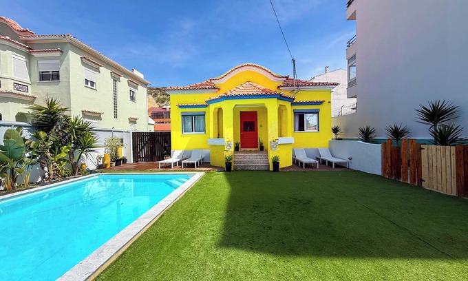 Costa de Caparica Maison | Beautiful Villa w/ pool, just 7 minutes from the Beach