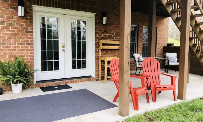 Blacksburg Appartement | Beautiful views & 10 minutes from Blacksburg!