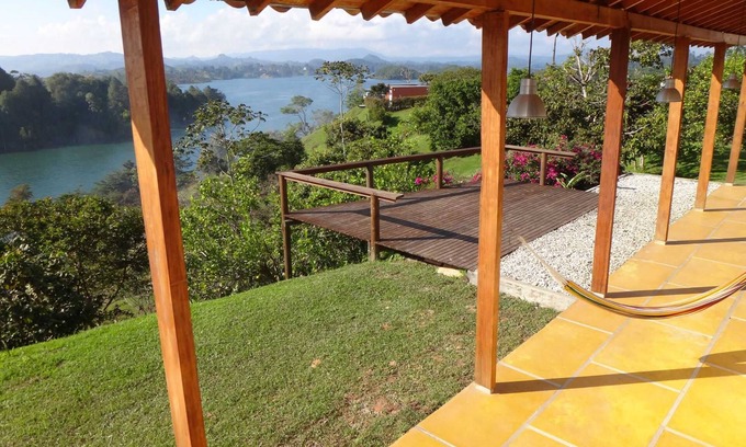 Guatape Villa | Belle Villa El Oasis, vue incroyable, confortable et spacieux, excellent emplacement