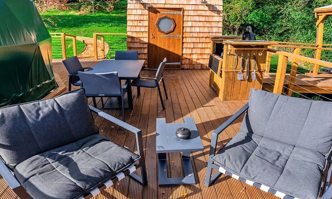 Chiddingstone Hoath Maison | Beautiful villa for 4 guests with hot tub, WIFI and terrace