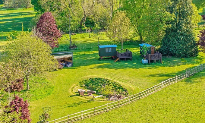 Dunbridge Maison | Beautiful villa for 4 guests with pets allowed and parking