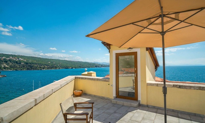 Volosko Villa | Merveilleuse maison de vacances pour 4 personnes avec WIFI, climatisation, TV et terrasse