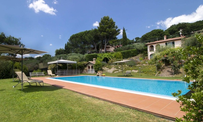 Magione Villa | Belle maison de vacances avec piscine privée, bain à remous, WIFI, climatisation, TV et patio