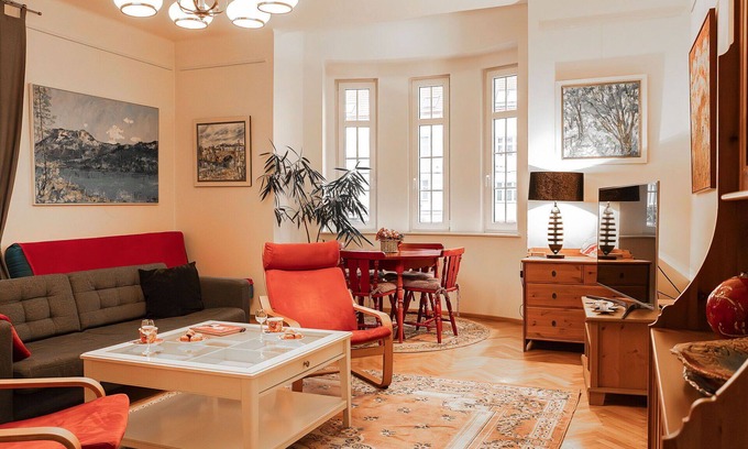Prague 10 Villa | Magnifique maison de vacances pour 8 personnes avec WIFI, bain à remous, TV et animaux admis