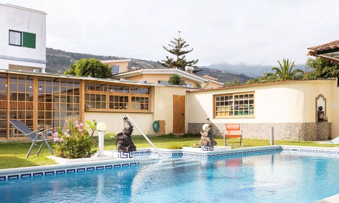 Las Arenas Maison | Joli appartement pour 4 personnes avec piscine, WIFI et TV