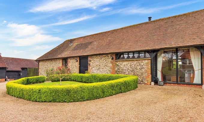 Faversham Maison | Beautiful villa for 4 guests with WIFI