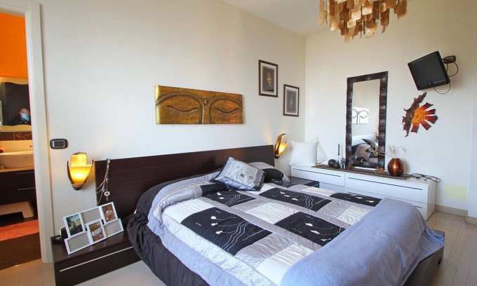 Montignoso Villa | Merveilleuse maison de vacances avec WIFI, TV, balcon et vue panoramique, près de Forte Dei Marmi