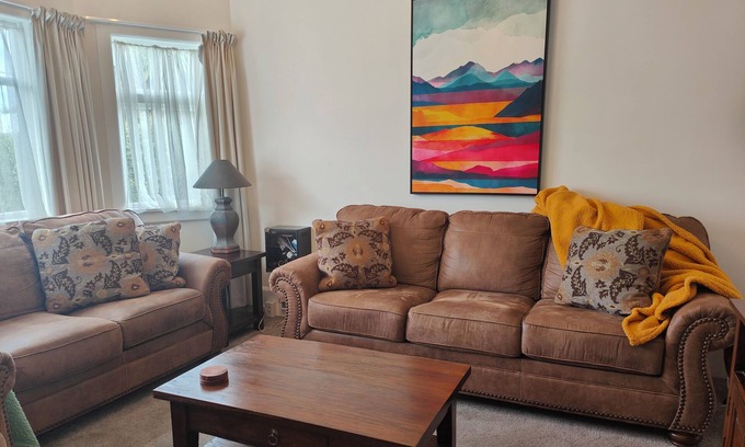 Woolston Maison | Beautiful villa near everything!