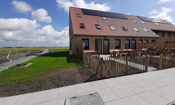 Leons Maison | Beautiful villa on the Frisian water with garden