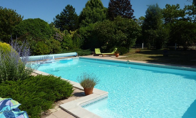 Saint Vivien Villa | Très jolie villa piscine privée & magnifique jardin arboré à côté de la Rochelle