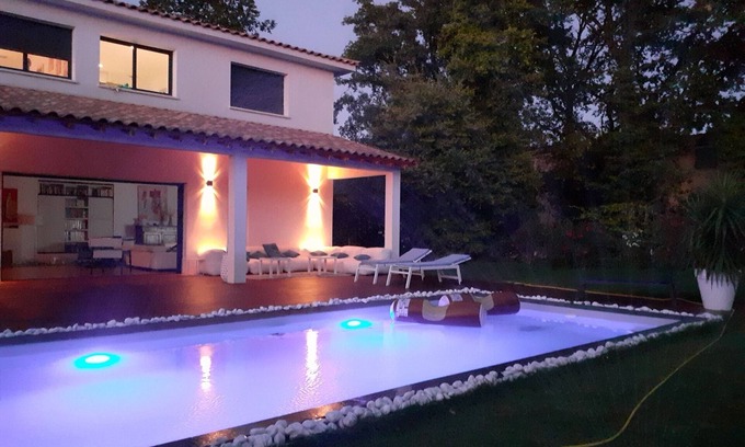 Sommieres Villa | BEAUTIFUL 250 m2 VILLA, QUIET, SWIMMING POOL, sleeps 10.
