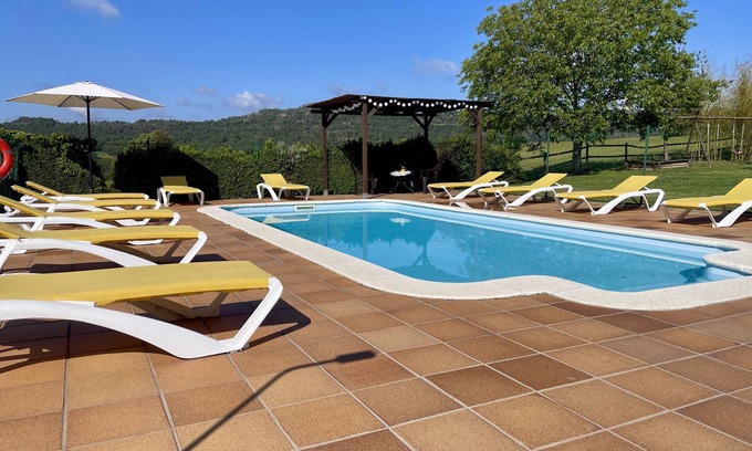 Sant Marti d'Albars Maison | Classique maison en pierre calcaire historique avec un beau jardin avec piscine et vue panoramique