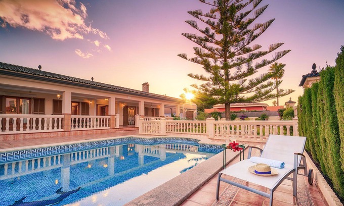 Badia Gran Villa | VILLA CHABELA. Villa à Bahía Grande (Majorque). Ping Pong et aire de jeux. Télévision par satellite - WiFi gratuit