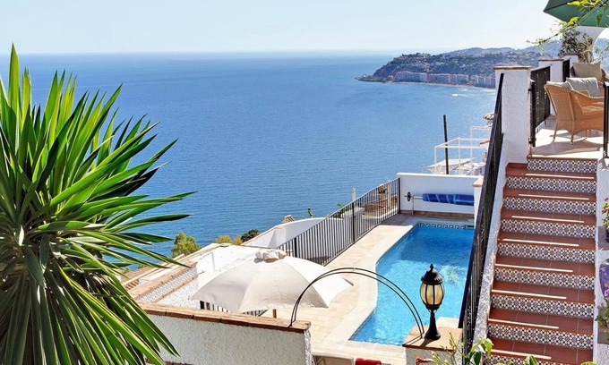 Salobrena Villa | Belle villa avec vue sur la mer, piscine, jardin et Wi-Fi.