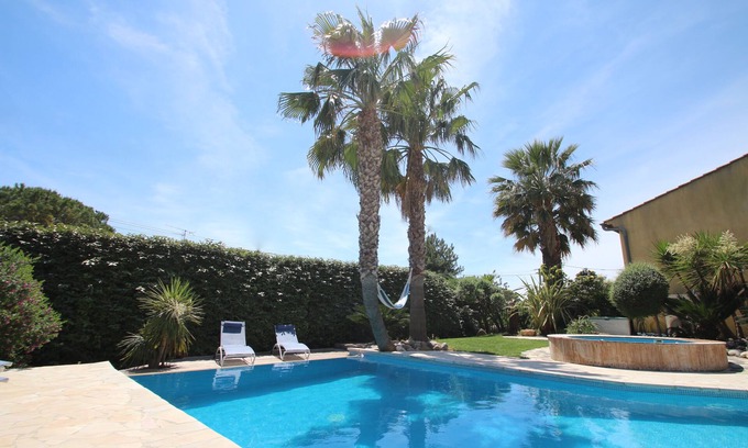 La Farlede Villa | Belle villa avec jardin, piscine et jacuzzi proche de toutes commodités