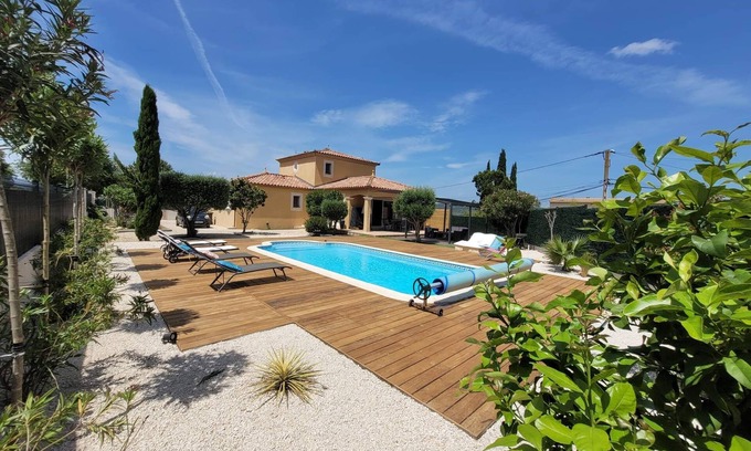 Langlade Villa | Belle villa avec piscine chauffée entre Nîmes et le Grau du Roi