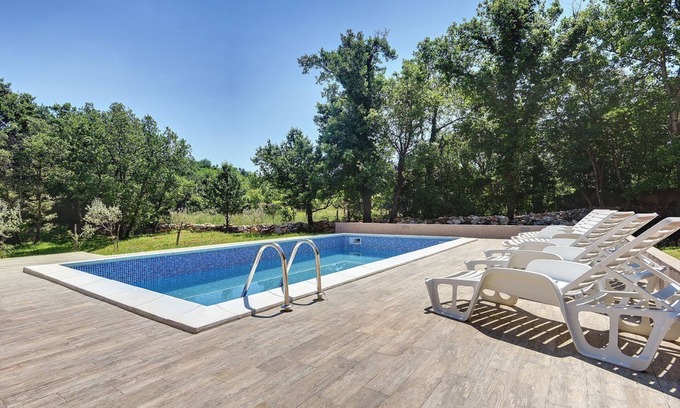 Kapelica Maison | Belle villa avec piscine privée et parking pour 5 voitures