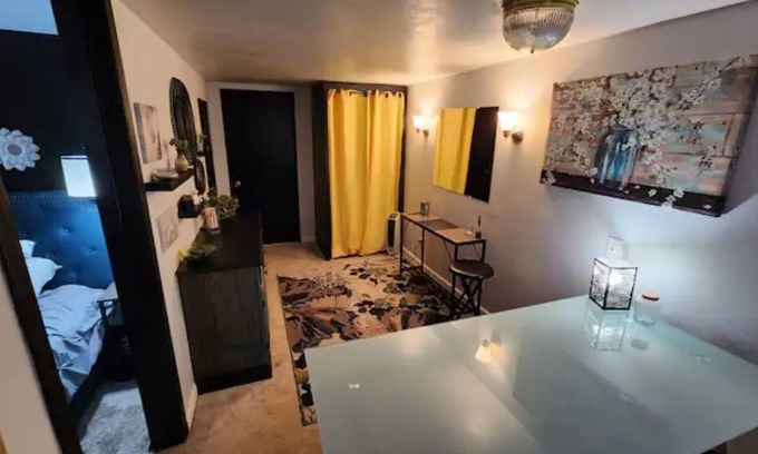 Black Jack Appartement | Beautiful Walk-Out Garden Unit