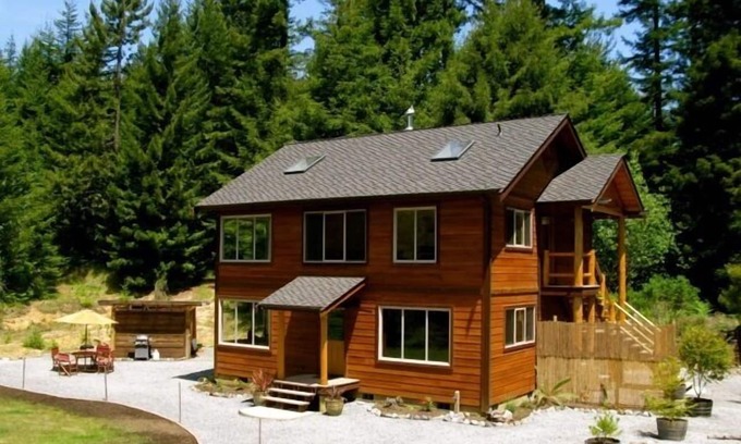 Butte Chalet De Ski | Belle, chaleureuse et accueillante - séquoias, rivière, plages (avec bain à remous)