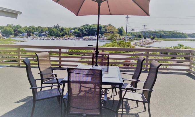 Mystic - New London Maison | Mason's Island Home-Beautiful Ocean View-Near Boating, Bathing
