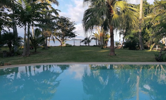 Mont-Dore Sud Villa | Belle villa en bord de mer les pieds dans l'eau Nouvelle-Calédonie