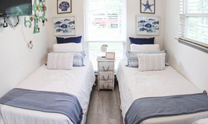 Wills Point Maison | Beautiful waterfront lake house!
