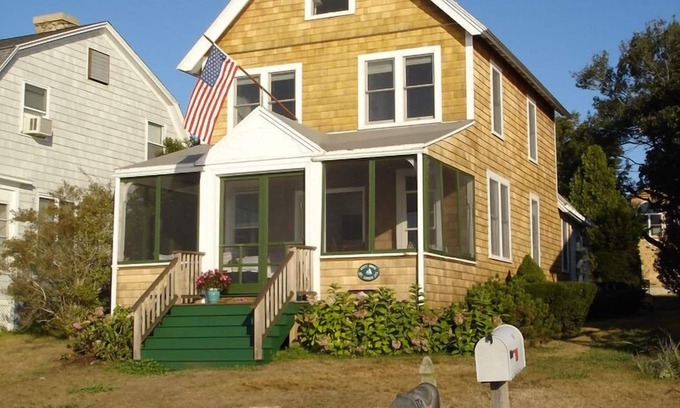Branford Maison | Beautiful Waterfront Beach House