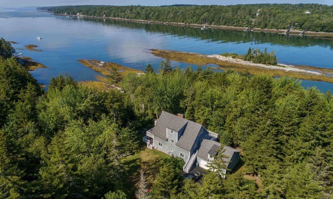 Harpswell Maison | Les chambres sont réparties sur trois étages - un espace idéal pour une grande famille.