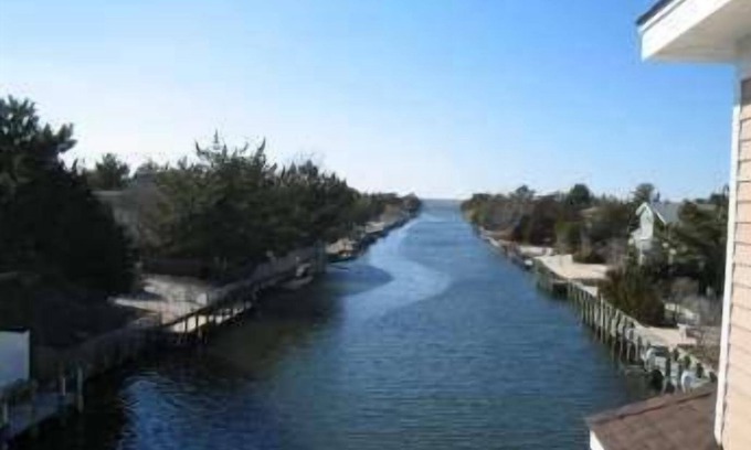 Loveladies Maison | BEAUTIFUL WATERFRONT HOME!