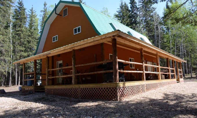 Central Alberta Cabine | Beautiful Wilderness Retreat Cabin 1.5 hours north of Edmonton!