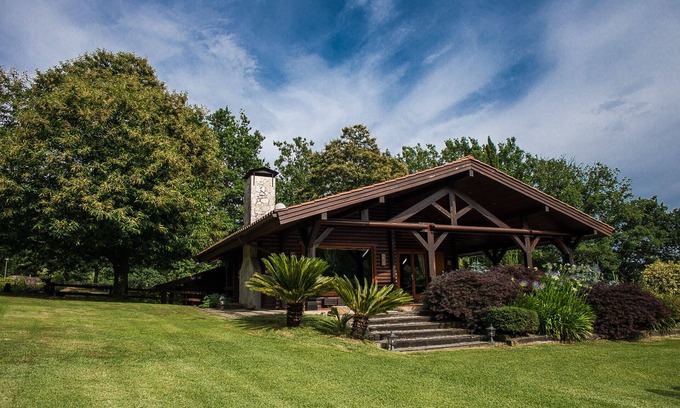 Ponteareas Cottage | Belle maison en bois, avec piscine privée et 9 000 mètres de jardins