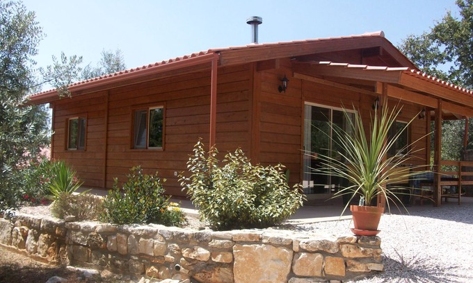 Ansiao Maison | Magnifique Lodge en bois situé à Olive Grove avec piscine partagée. Proche des commodités