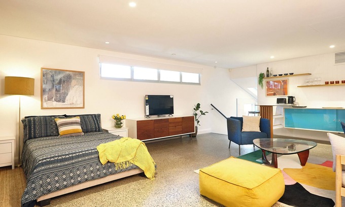 Bulli Appartement | Beautifully appointed Bulli studio nestled between coast and escarpment