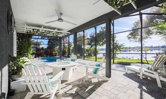 DeLand Maison | Magnifiquement nommé Lakefront maison dans un quartier calme, avec piscine et bain à remous