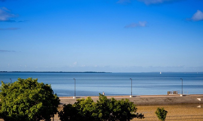 Wynnum Maison | Maison de ville de deux chambres joliment aménagée - entièrement autonome