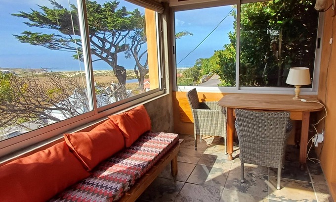 Glencairn Copropriété | Beautifully appointed apartment with sea views south of Cape Town in Glencairn